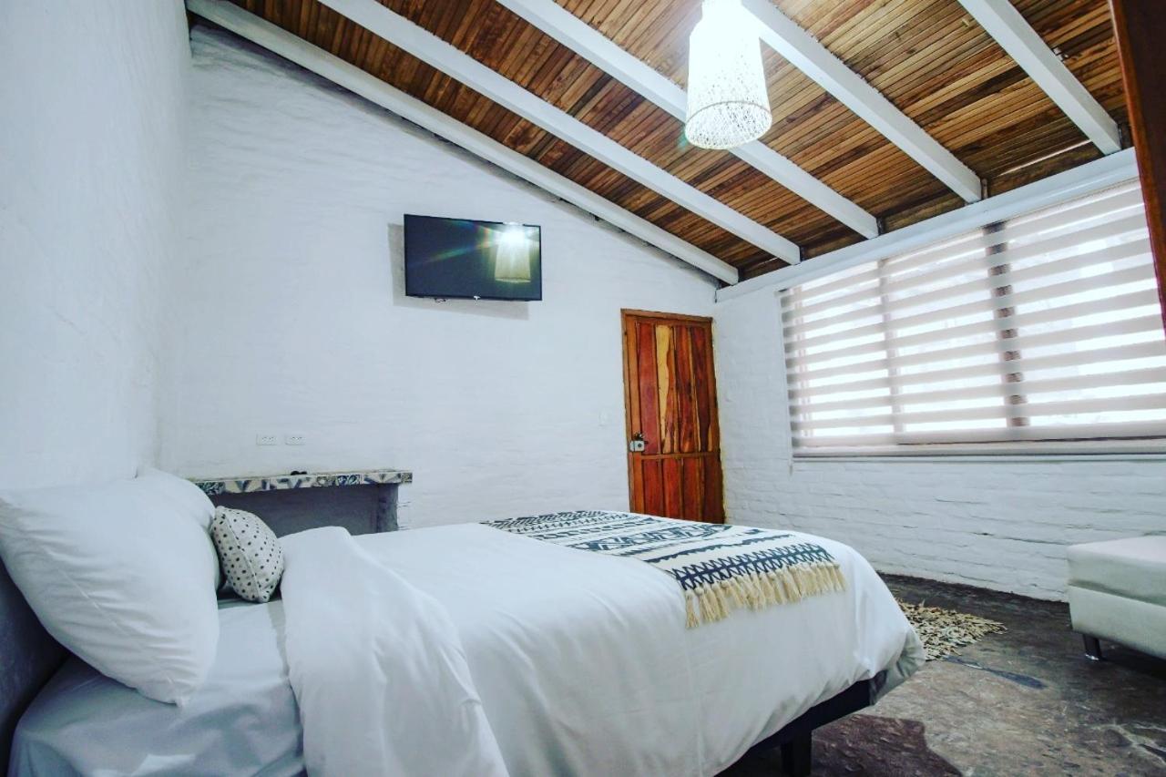 Rustic Quinta La Aurora Bed & Breakfast Banos  Exterior photo